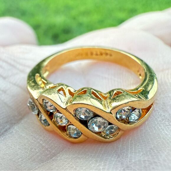 WOMEN’S GOLD TONE STATEMENT RING– CRYSTAL ACCENTS – SIZE 7 – NEIMAN MARCUS STYLE - Picture 14 of 17